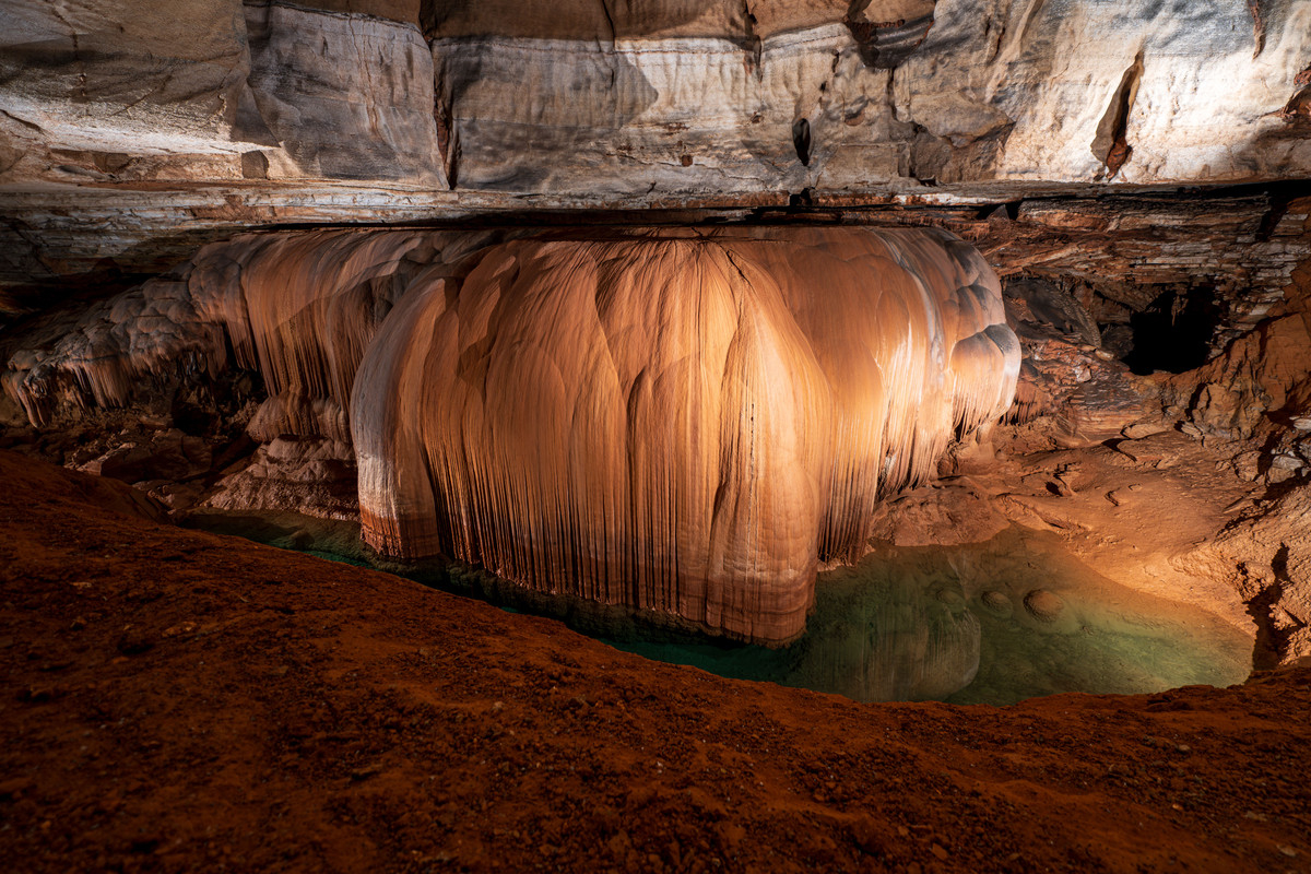 Largest Flowstone in North America, Blanchard Springs Caverns -  Arkansas