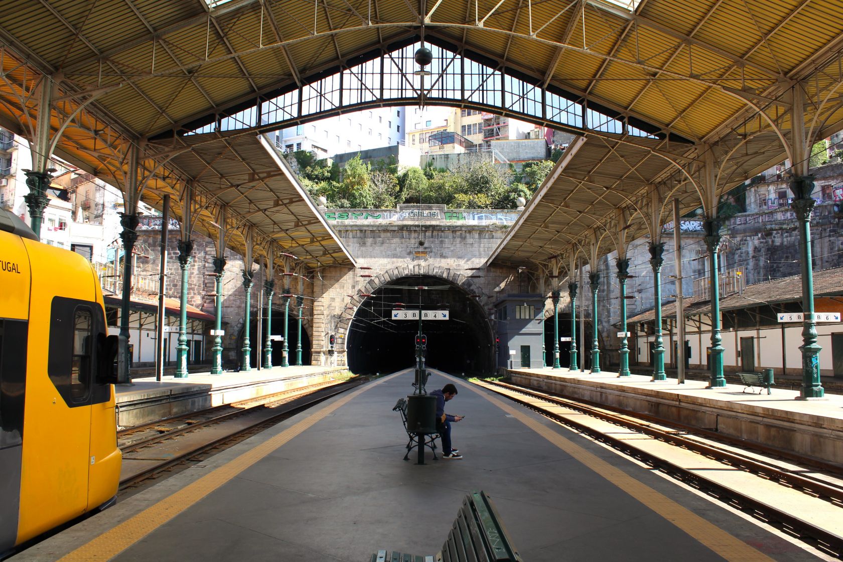 High speed rail between Porto and Lisbon airports