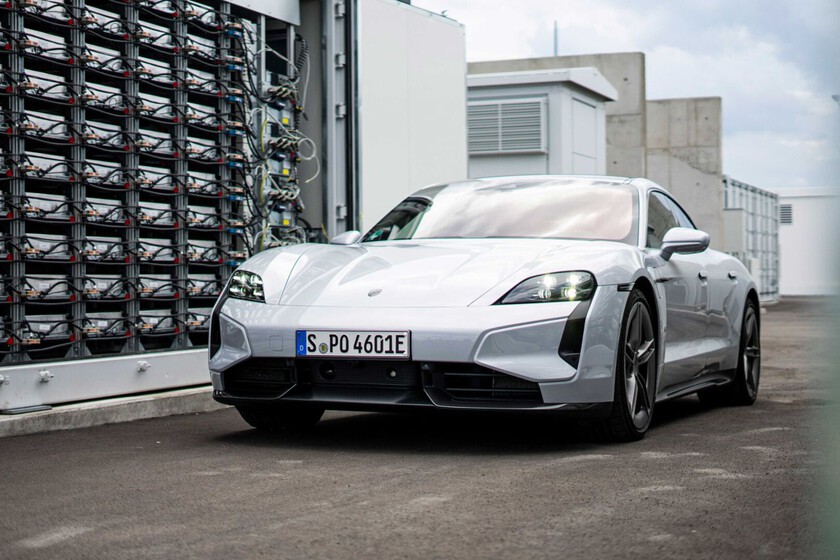 Porsche tenía miles de baterías gastadas del Taycan. Las ha convertido en una pila gigante para una de sus fábricas