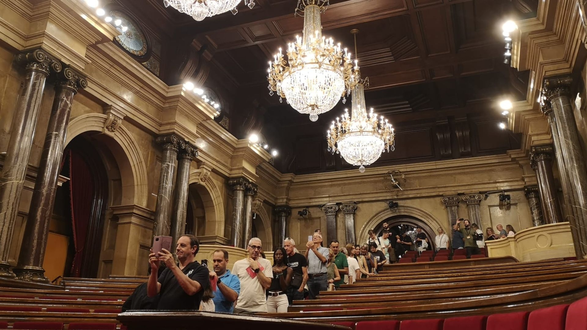 Milers de persones visiten el Parlament de Catalunya per les portes obertes de la Diada 2024