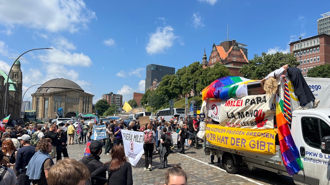 Hamburg: Protest gegen Preis für Argentiniens Präsident Milei