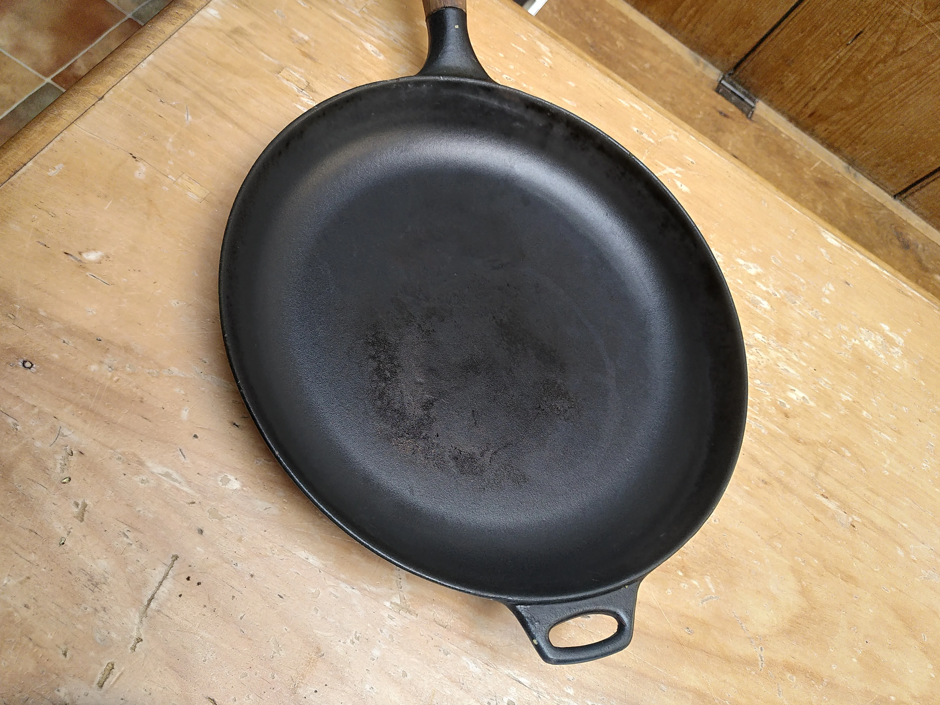 image of the larger of the two pans