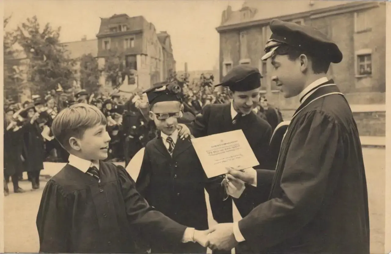 Image with seed 3508258903 generated via AI Horde through @aihorde@lemmy.dbzer0.com. Prompt: A souvenir postcard, a boy receiving a diploma ###, lowres, cropped, cgi, pixelated, padding, border